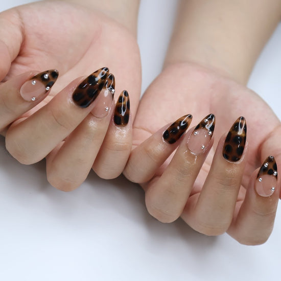 Handmade Tortoiseshell Press-On Nails – classic brown and nude tones with silver stud accents. Perfect for holidays, birthdays, vacations, or as a chic gift for her