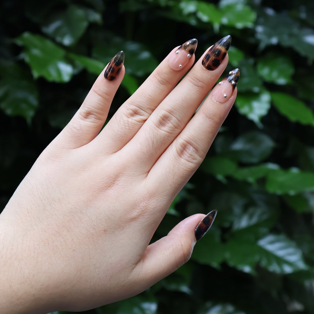 Handmade Tortoiseshell Press-On Nails – classic brown and nude tones with silver stud accents. Perfect for holidays, birthdays, vacations, or as a chic gift for her